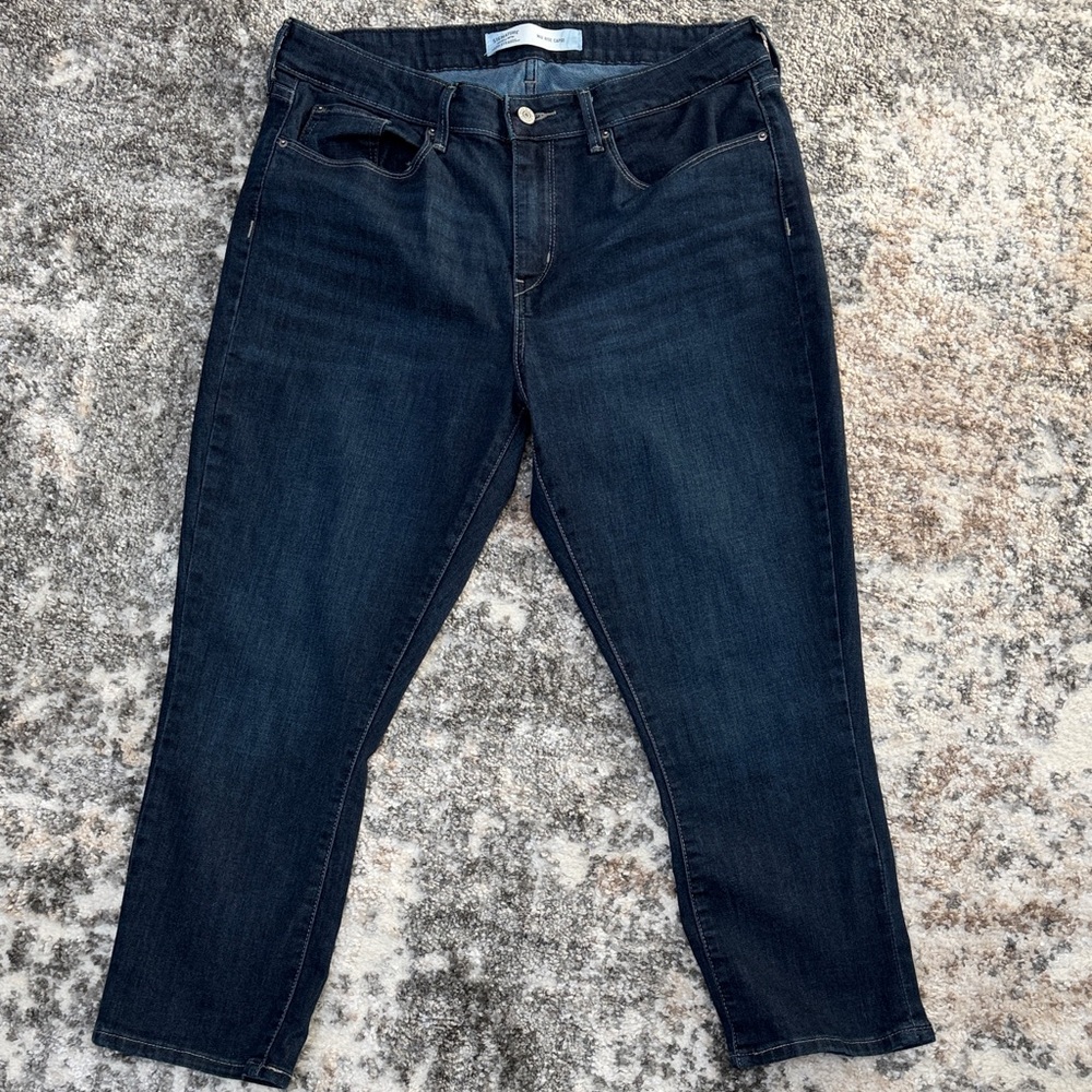 Women’s  Dark Blue Stretch Mid Rise Capri size 16